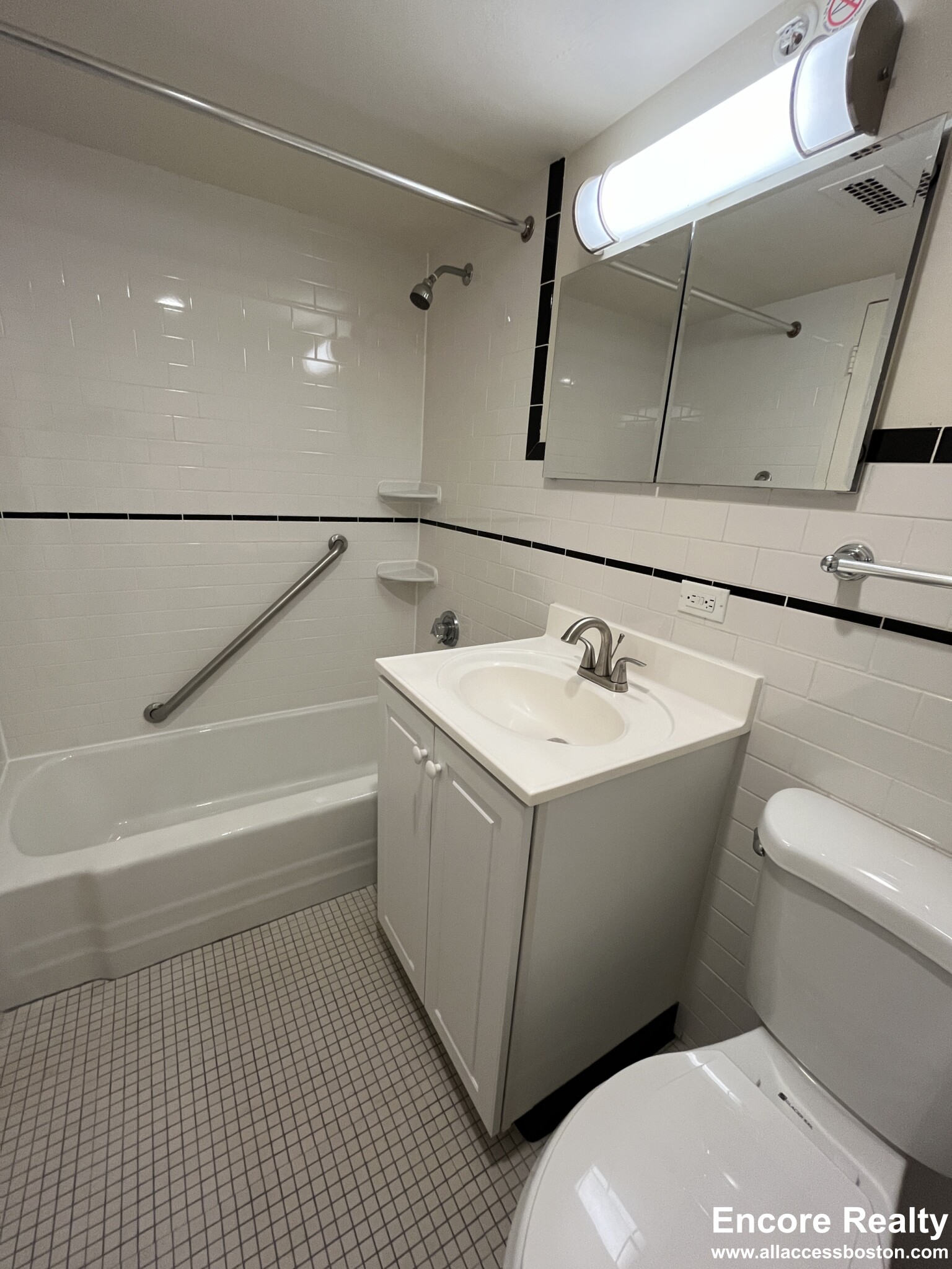 101 Monmouth St, Longwood