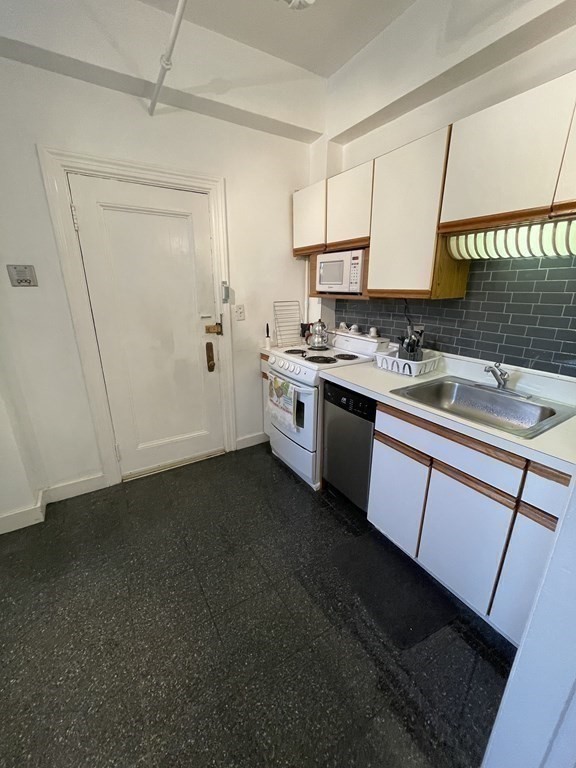 1662 Commonwealth Ave, Brighton