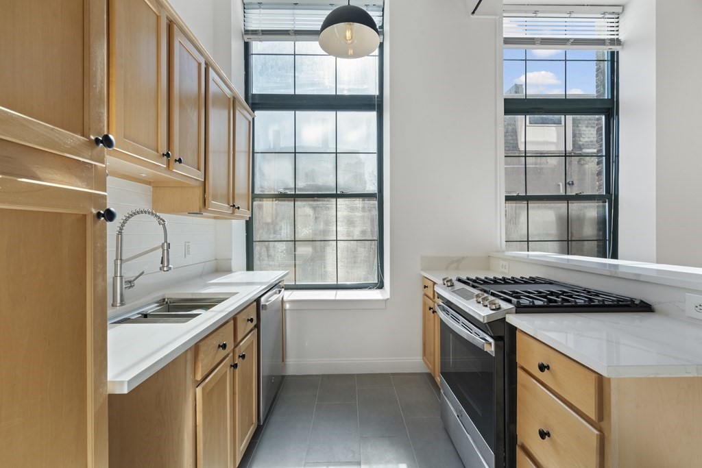 881 E 1st, South Boston