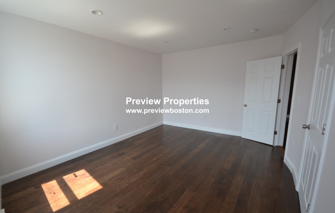 212 Maverick St, East Boston