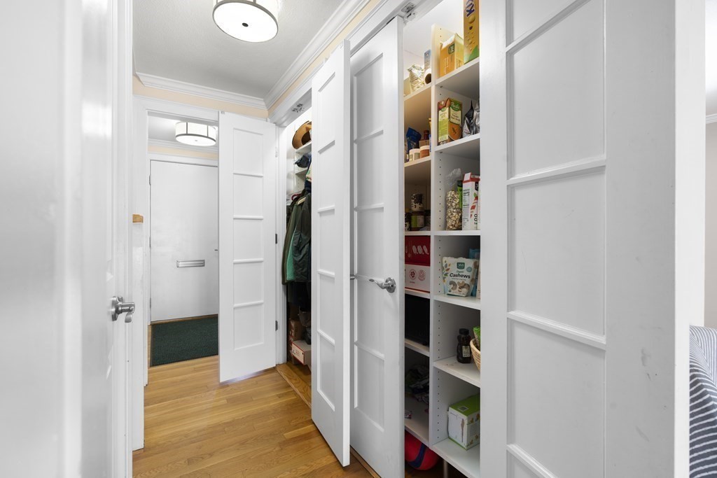 11 Oak St, Wellesley