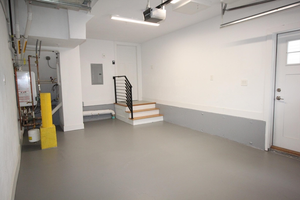 110 Main St, Everett