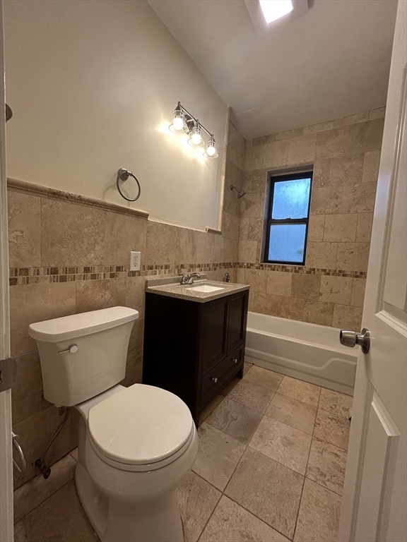 435 Walnut Ave, Roxbury