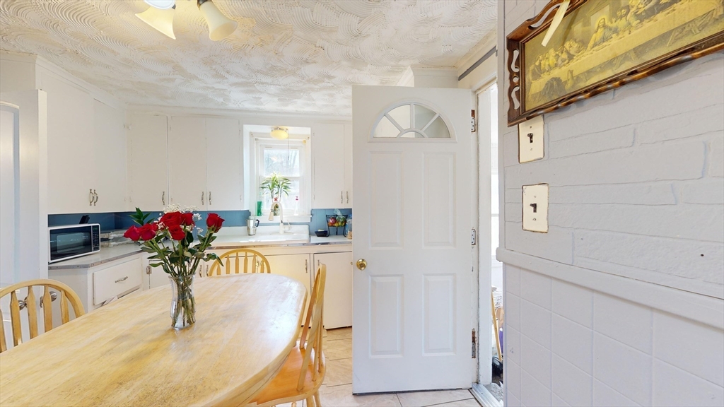 29 Dresser St, Southbridge