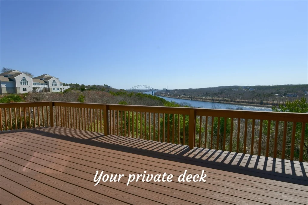 4 Bittersweet Ln, Buzzards Bay