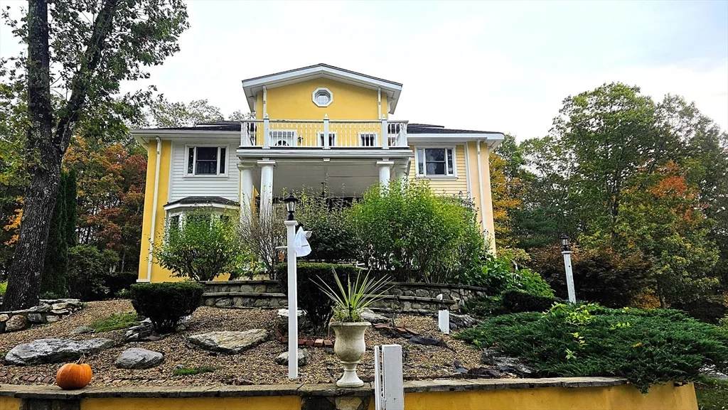 85 Burlingame, Charlton