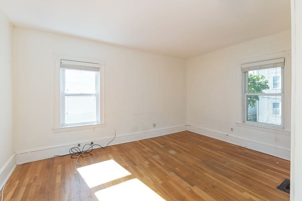 40 Montfern Ave, Oak Square