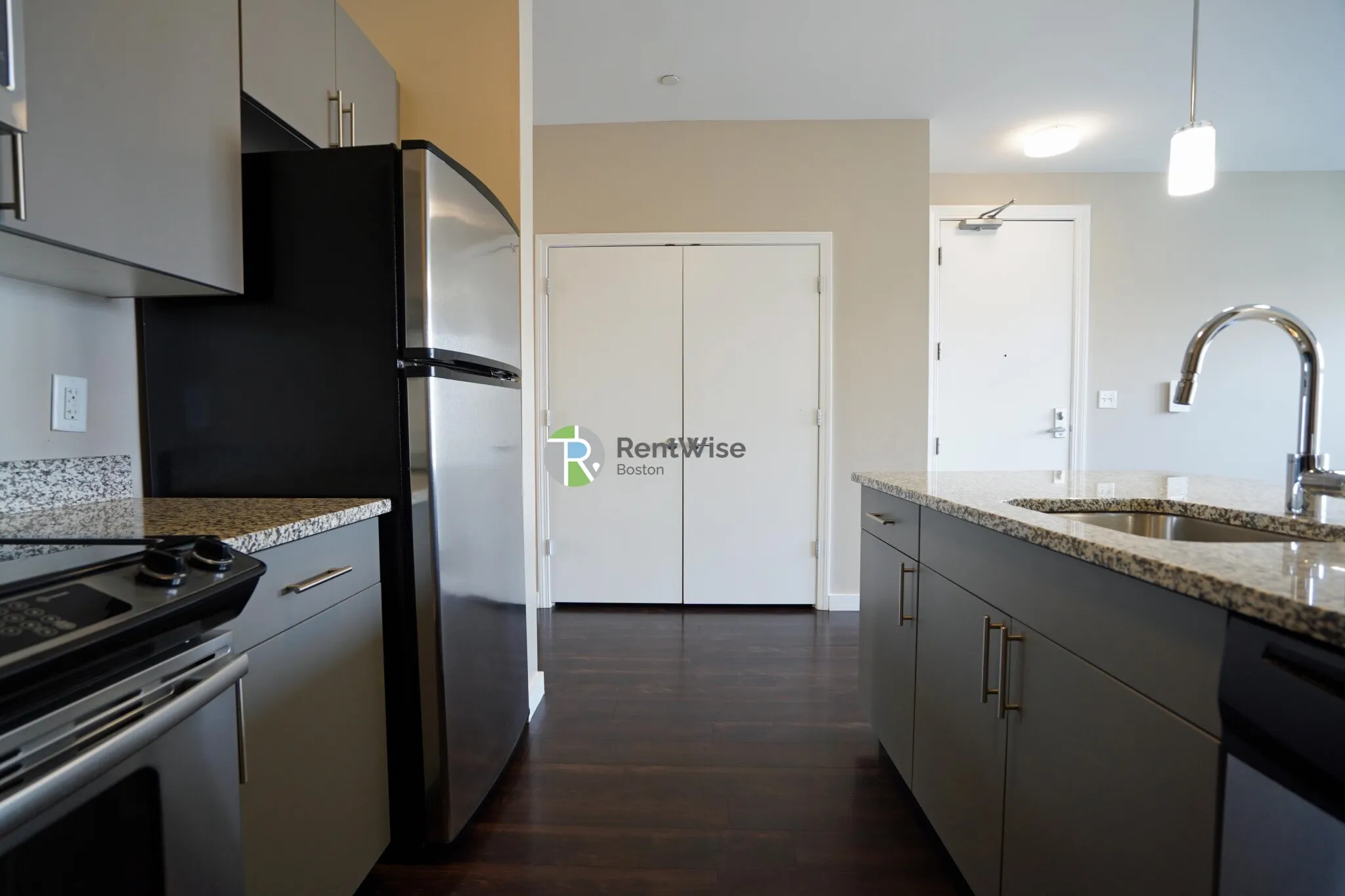 625 Mcgrath Highway, East Somerville