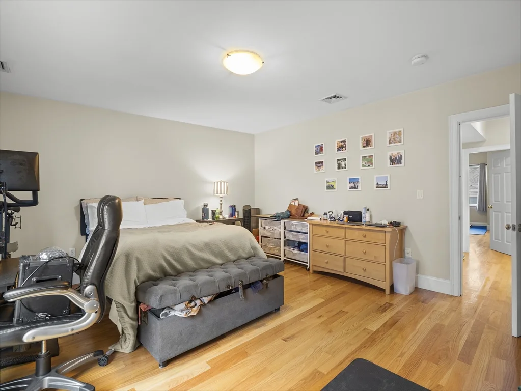 157 W 6th St, South Boston