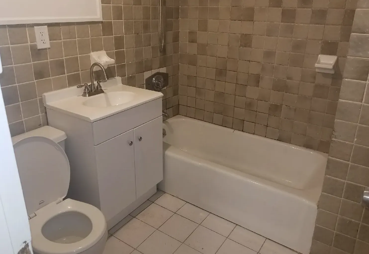 682 Parker St, Mission Hill