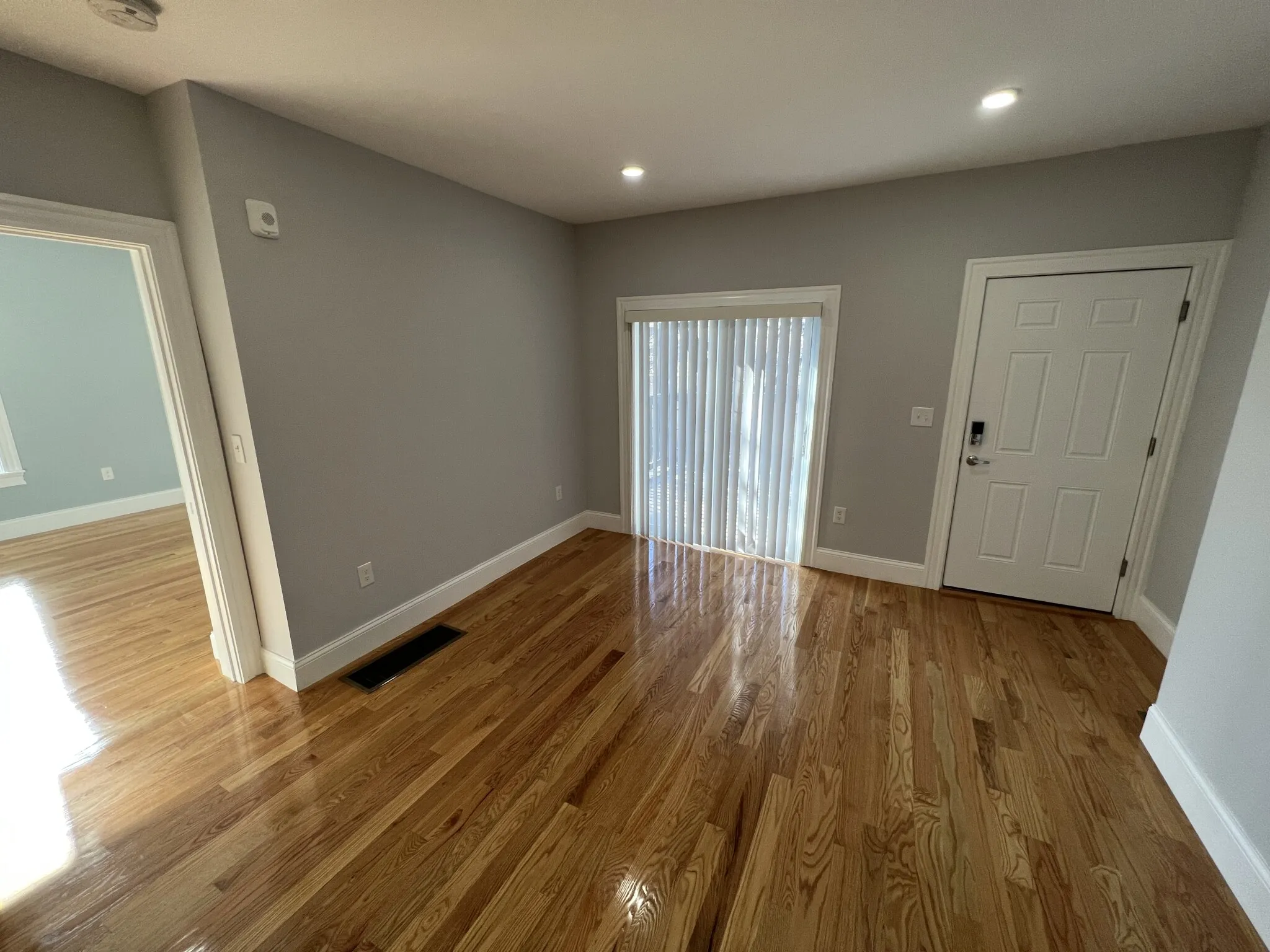 372 Oxford St, Ward Two