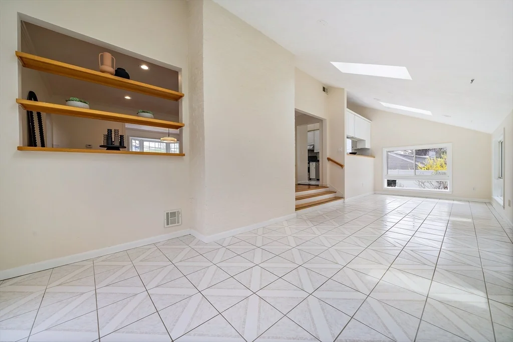 28 Mansfield Rd, Wellesley