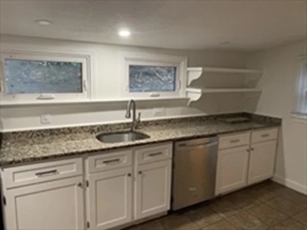 28 Paomet Rd, Weymouth