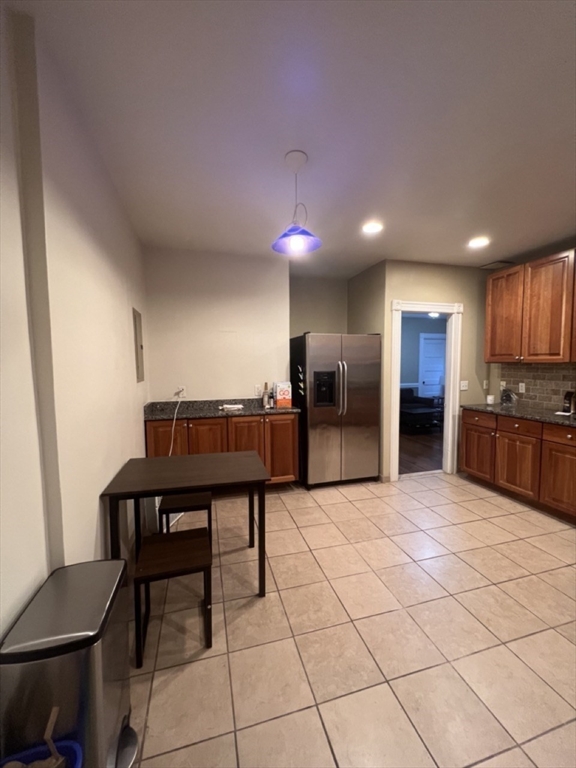 18 Homer, Central Village