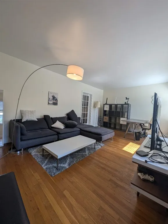 395 Broadway, Mid-Cambridge