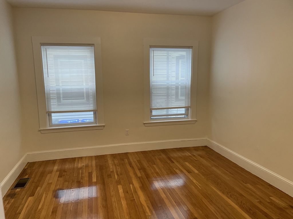 37 Brook St, Central Village