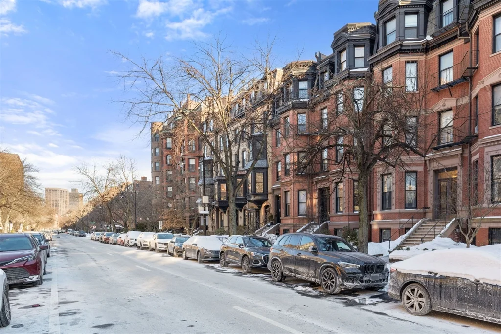 413 Beacon St, Back Bay