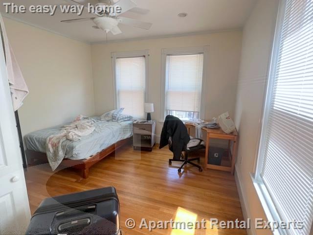 27 Willow Ave, Porter Square