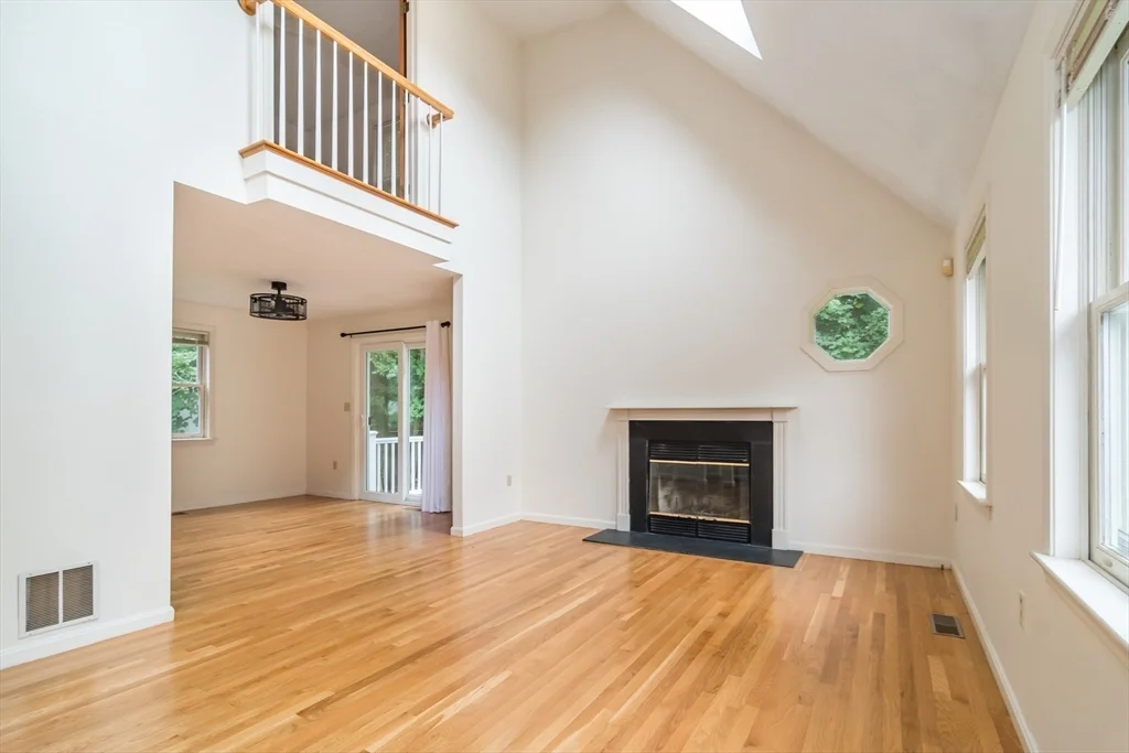 4 Randall Ct, Natick