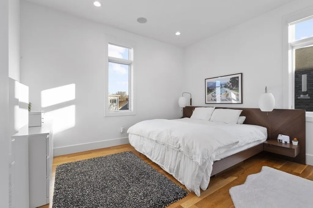 5 Mohawk St, South Boston