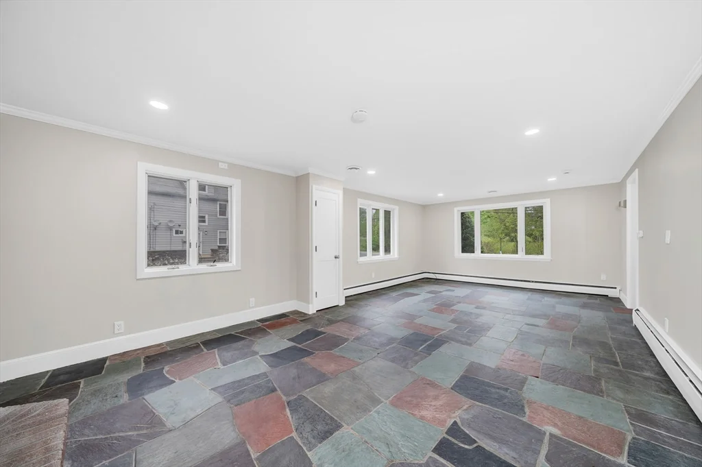 35 Peters St, North Andover