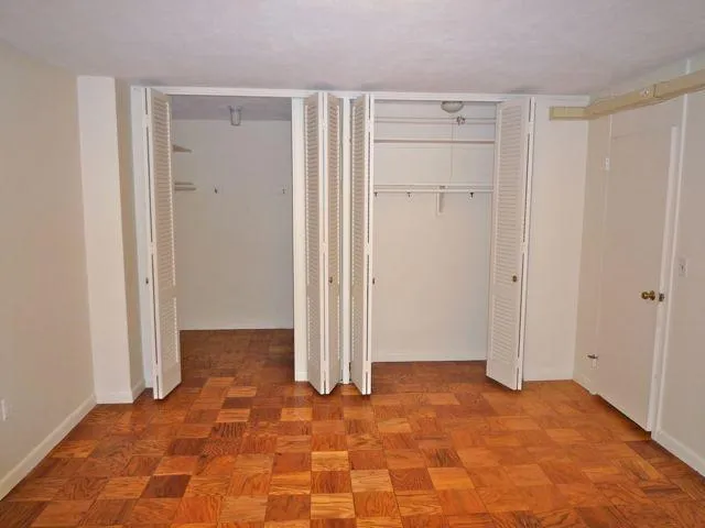 101 Monmouth St, Longwood