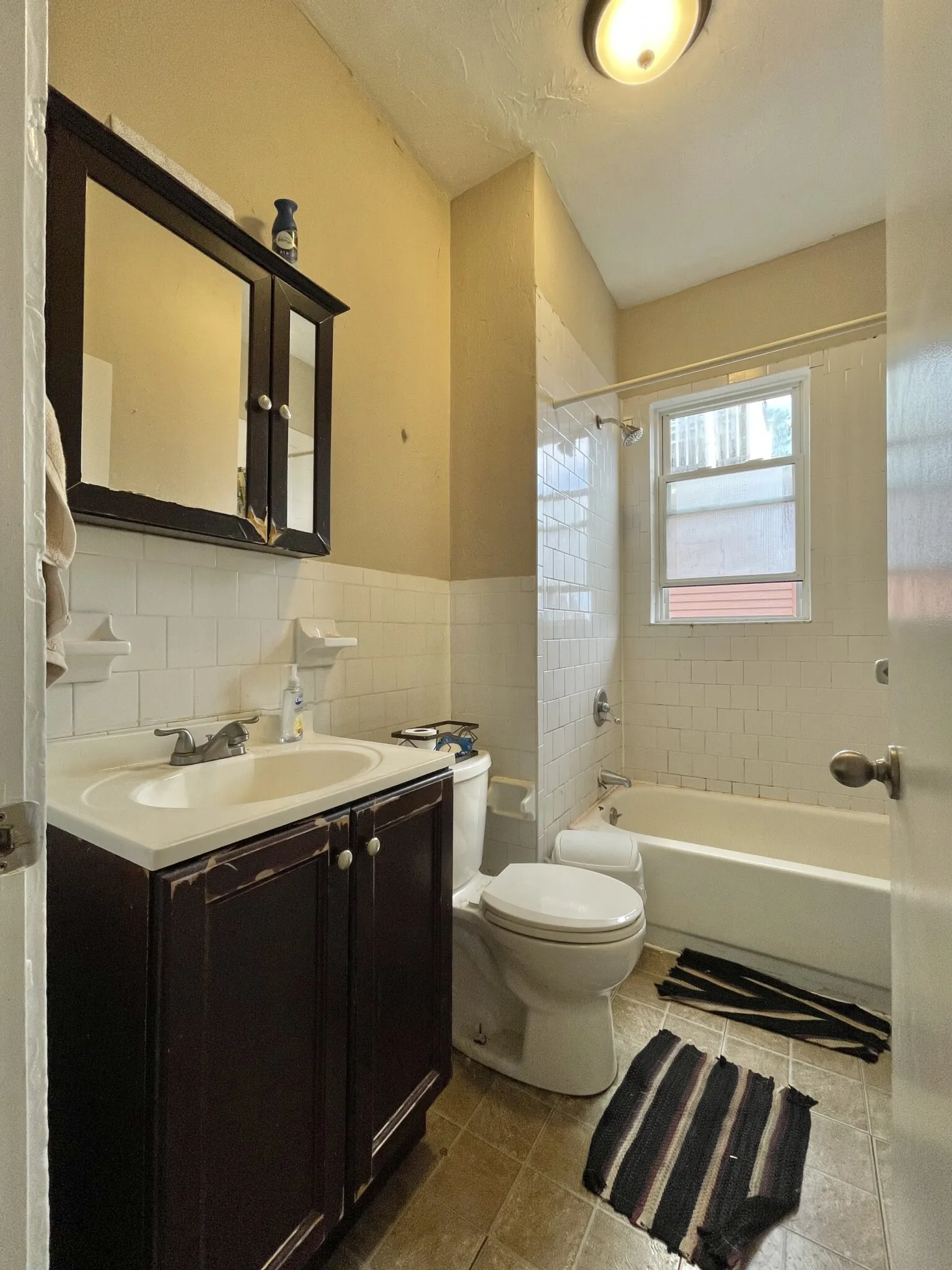 8 Sunset St, Mission Hill