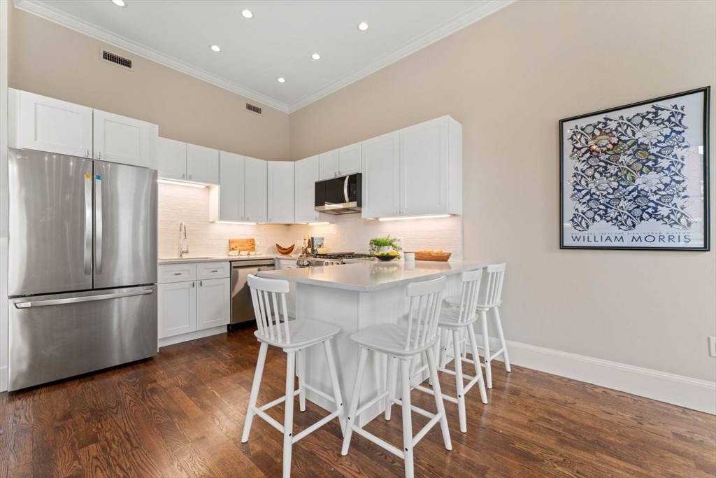 85 Regent St, Roxbury