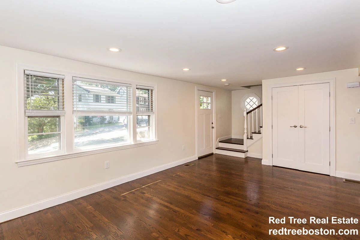 77 Rock Glen Rd, Medford