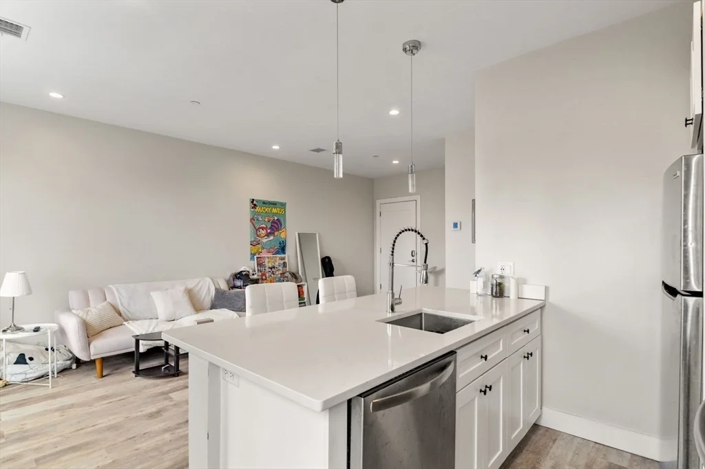 1457 Tremont St, Mission Hill