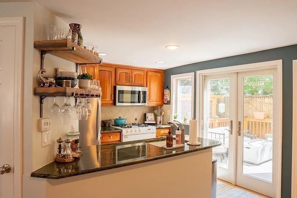 12 Lexington Ave, Charlestown