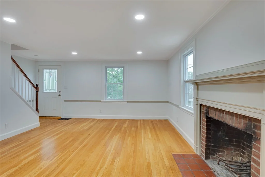 951 Main St, Lynnfield