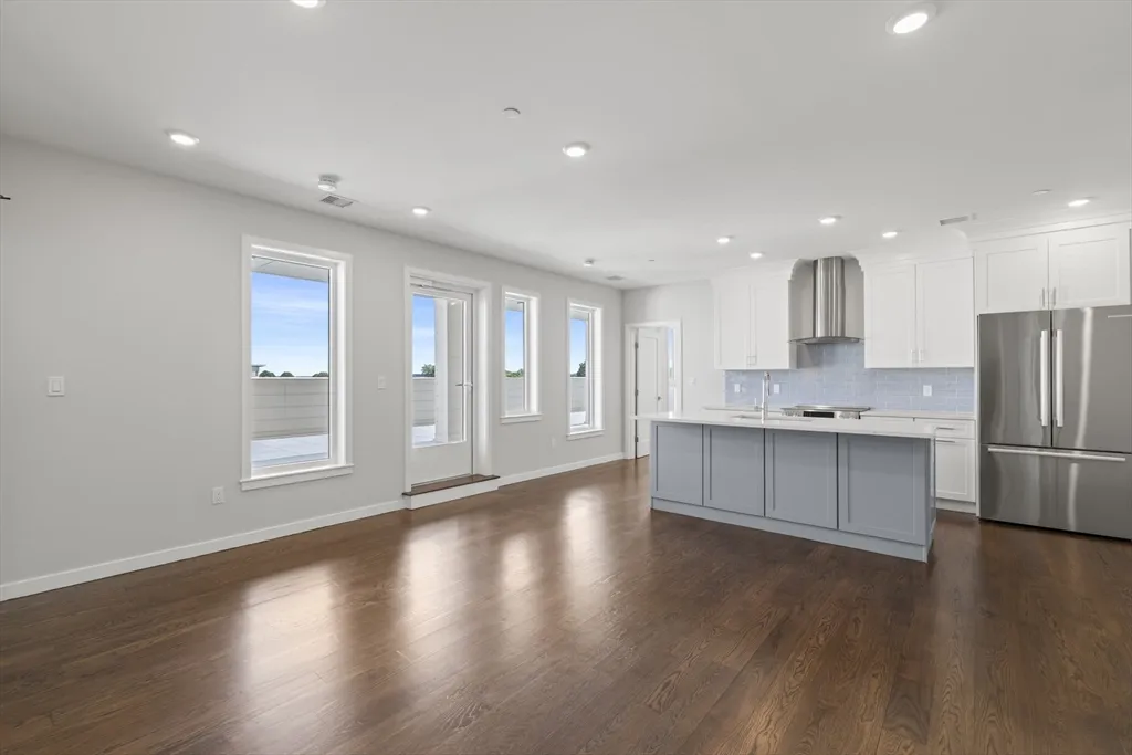 267 Old Colony Ave, South Boston