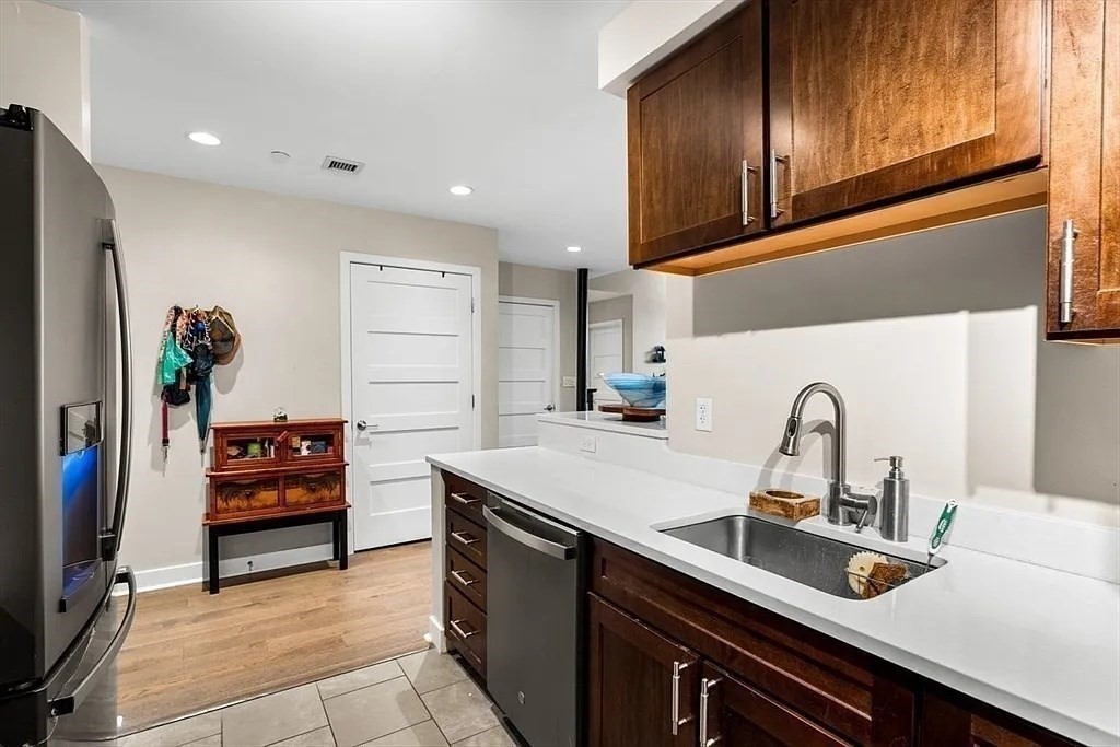 130 John St, Downtown