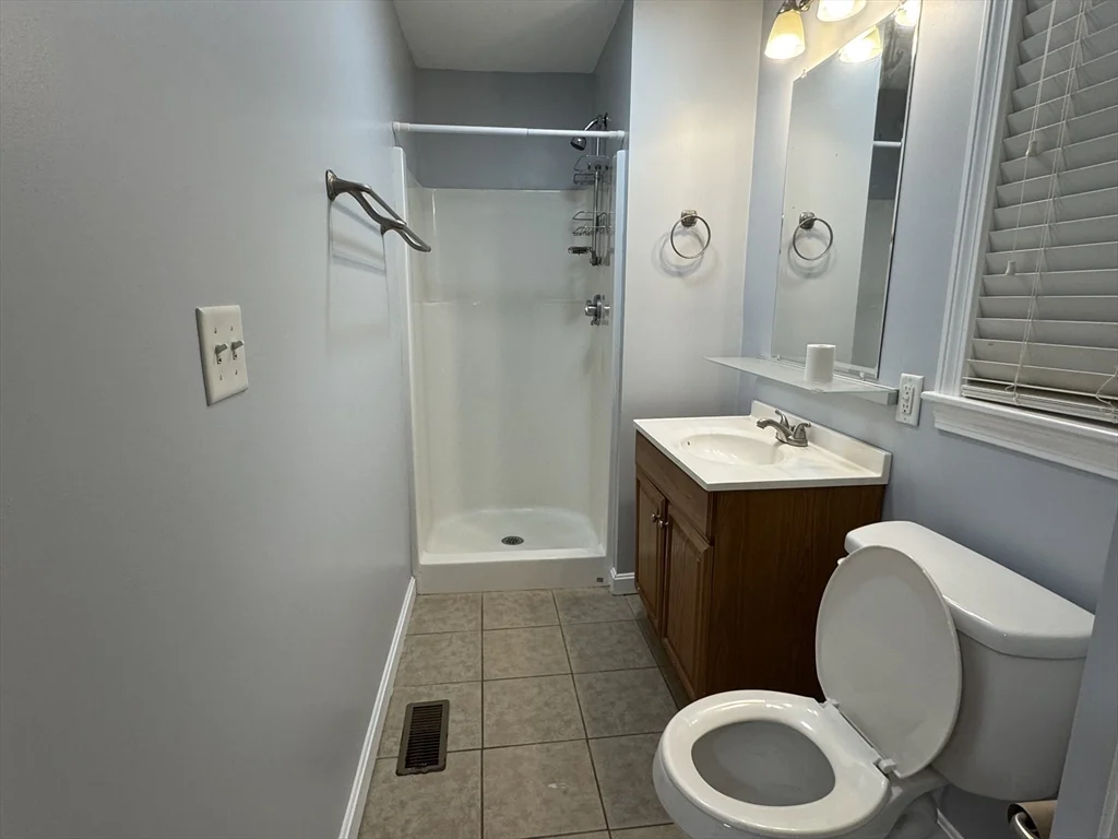 12 Bakers Ave, Weymouth