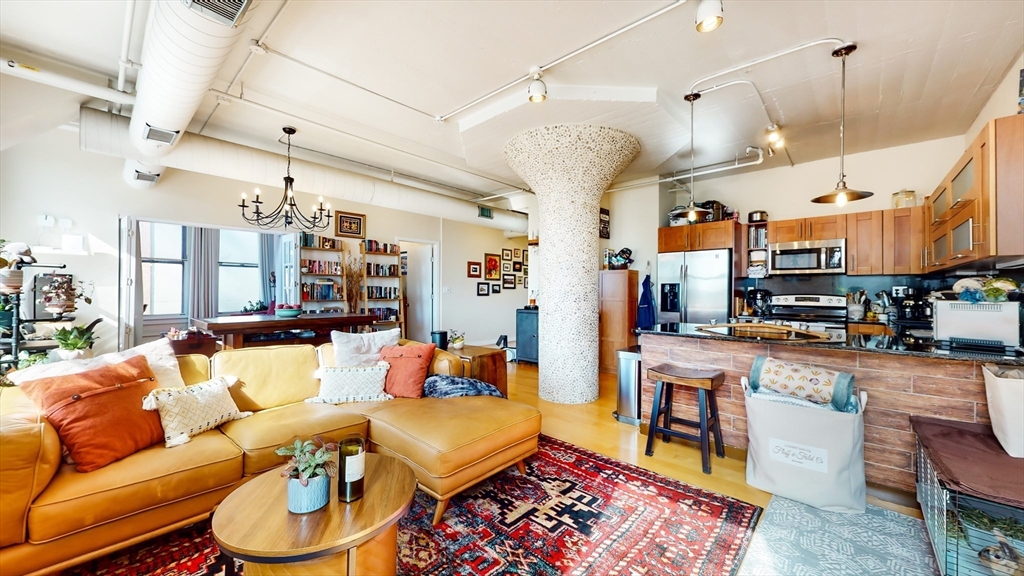 210 South, Leather District