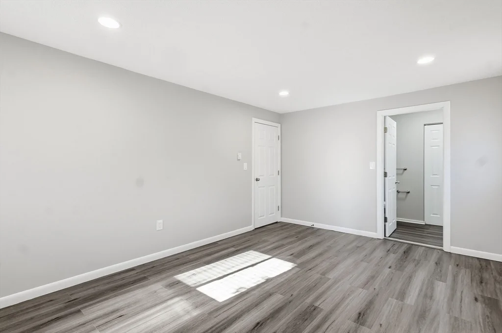 18 Fountain Ln, Weymouth