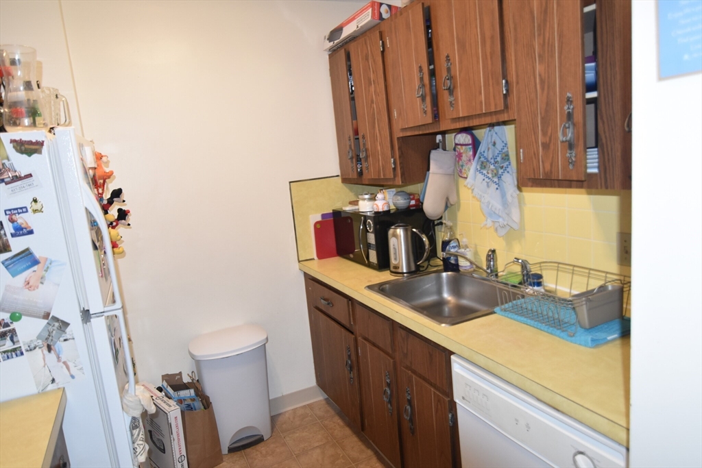 80 Pleasant St, North Brookline