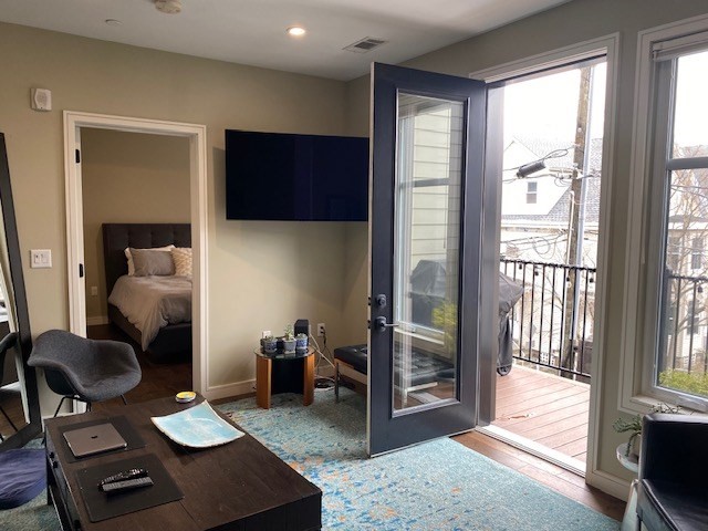 45 Burnett St, Jamaica Plain