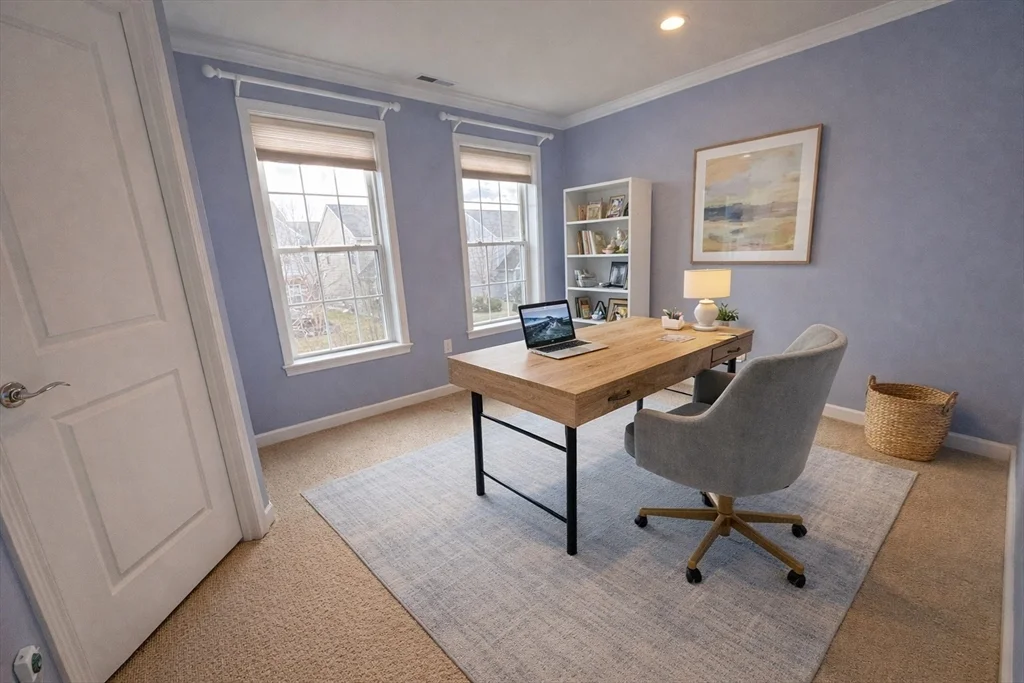 198 Stonehaven Dr, Weymouth