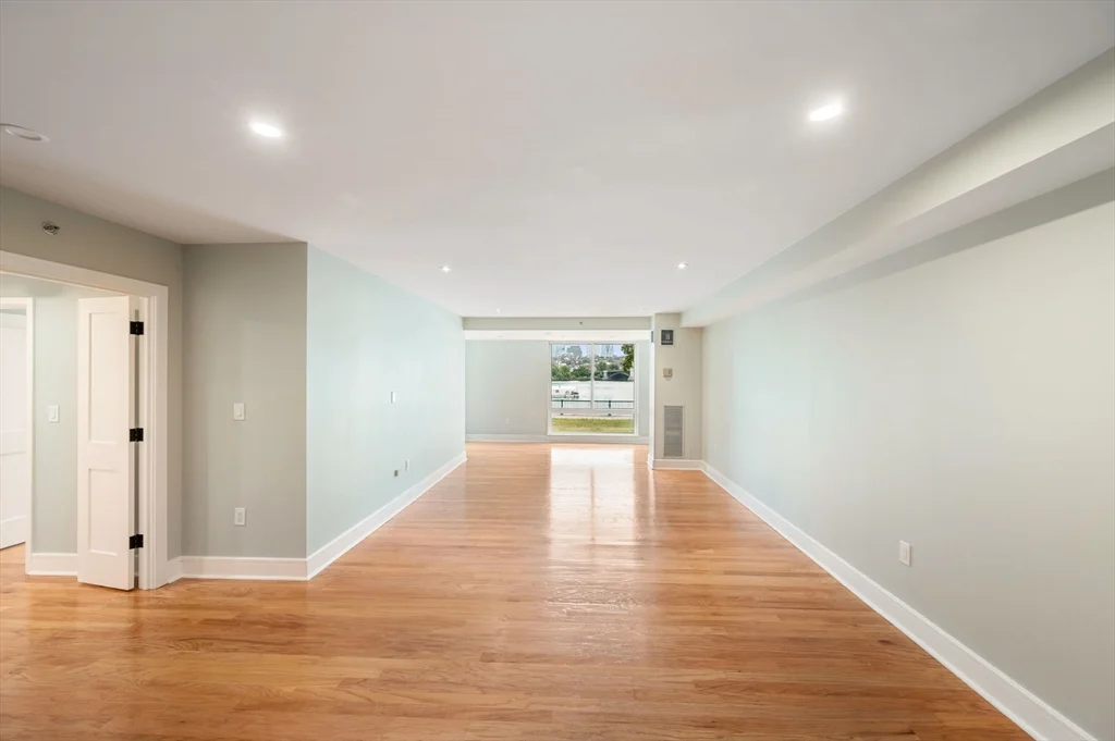 75-83 Cambridge Pkwa, Cambridgeport