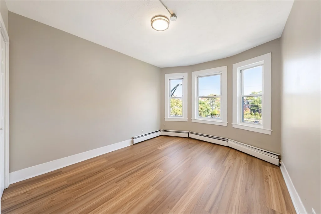 50 Common St, North Lawrence