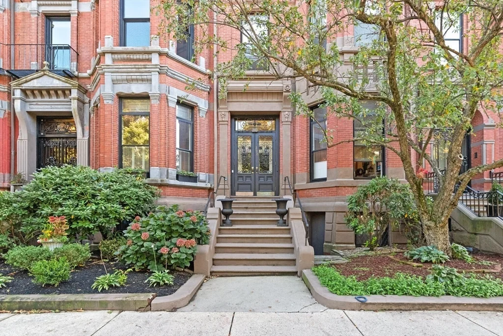298 Commonwealth Ave, Back Bay