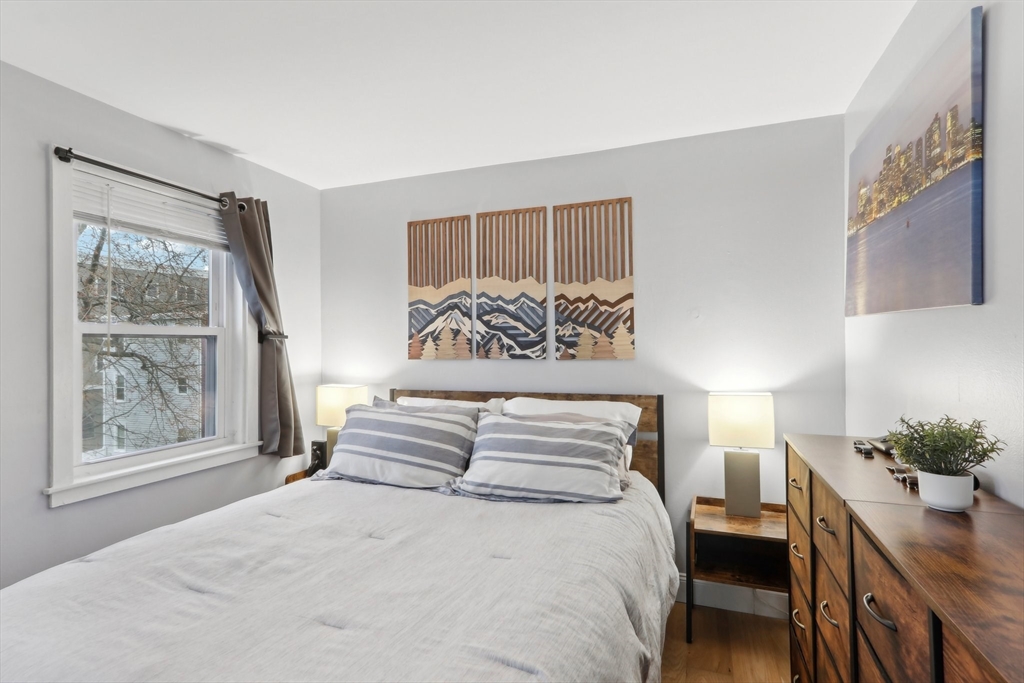 115 W 7th St, South Boston