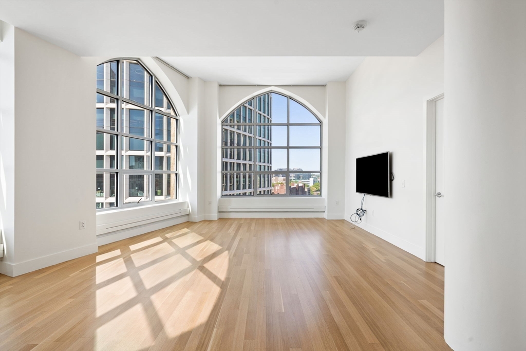 360 Newbury St, Back Bay