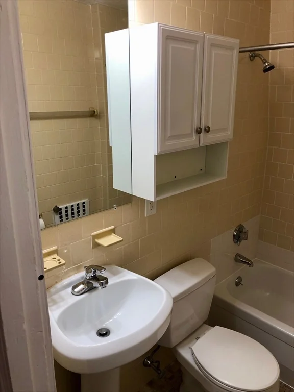 154 Central St, Magoun Square
