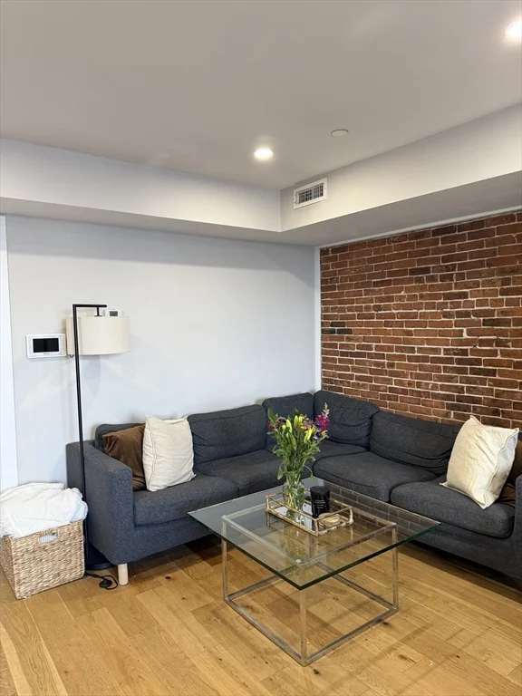 536 E Broadway, South Boston