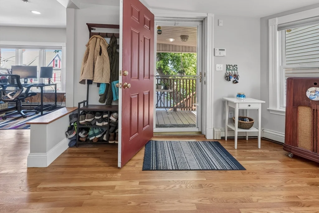 17-B Bonair St, East Somerville