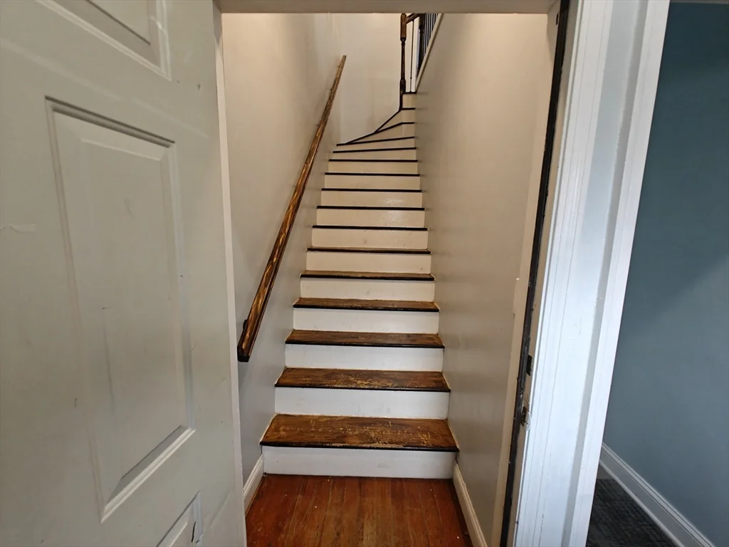102 Mount Pleasant Ave, Roxbury