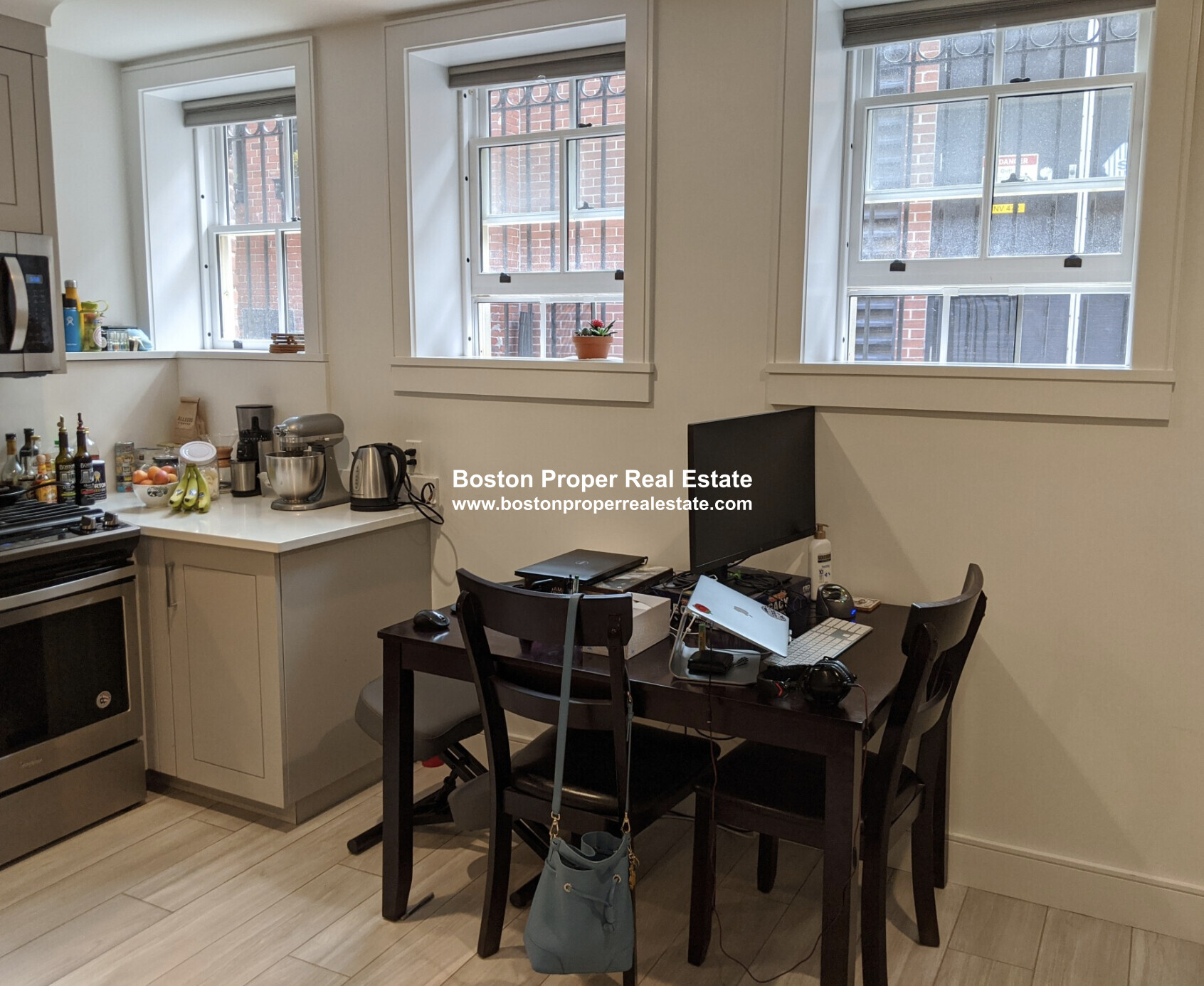 11 Ridgeway Ln, Beacon Hill